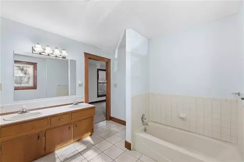 Bath - 804 E 10th St, Ottawa, KS 66067 photo 1 of 4