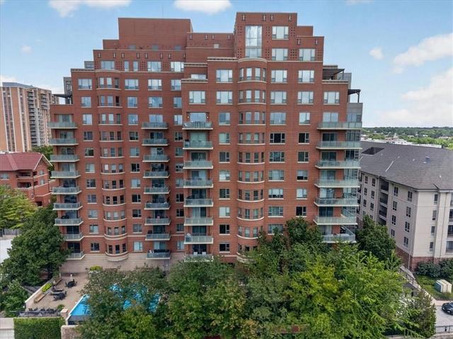 4950 Central St #805, Kansas City, MO 64112