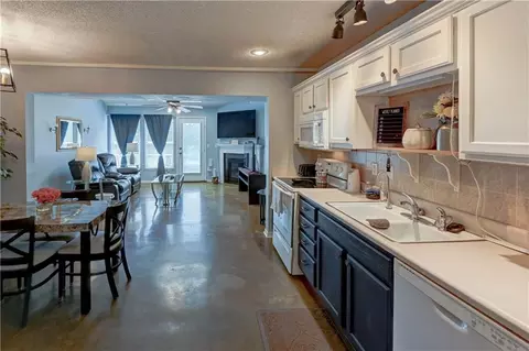 8112 N Lawn Ave, Kansas City, MO 64119