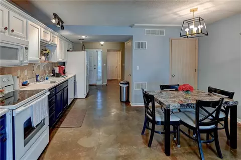 8112 N Lawn Ave, Kansas City, MO 64119