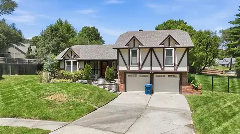 842 York Pl, Liberty, MO 64068