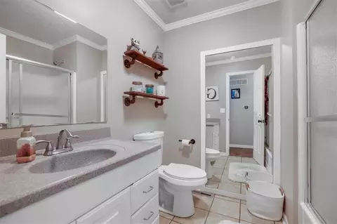 Bath - 902 Plattsburg St, Lathrop, MO 64465 photo 2 of 2