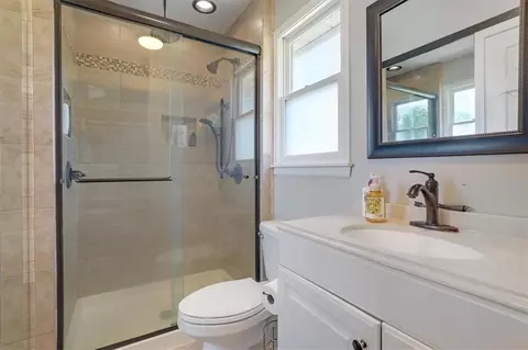 Bath - 902 Plattsburg St, Lathrop, MO 64465 photo 1 of 2