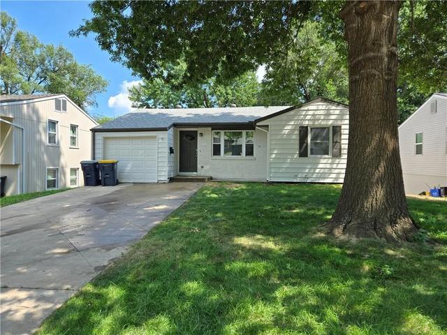 8033 NE San Rafael Dr, Kansas City, MO 64119
