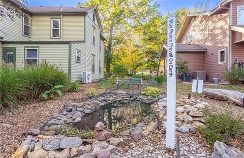 1228 Delaware St #E16, Lawrence, KS 66046 photo 9