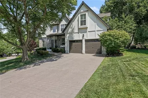 11579 S Skyview Ln, Olathe, KS 66061