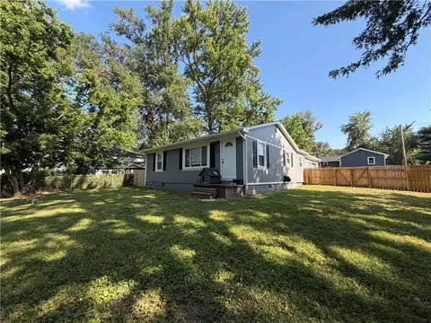 113 Elm St, Buckner, MO 64016 photo 3