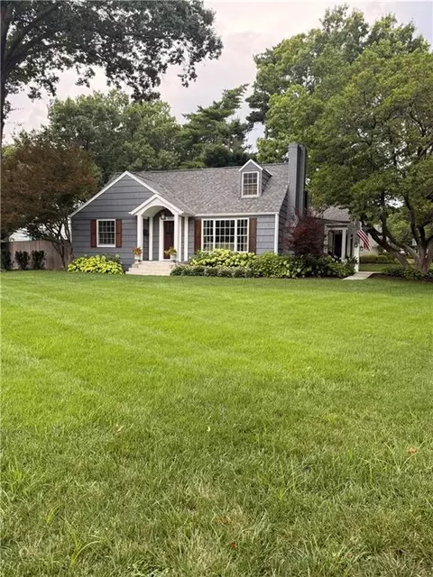 4432 Tomahawk Rd, Prairie Village, KS 66208