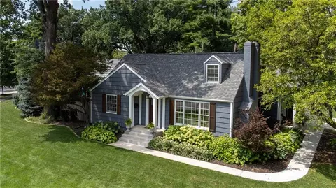 4432 Tomahawk Rd, Prairie Village, KS 66208