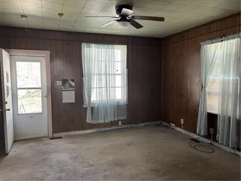 Living - 606 Harmon St, Saint Joseph, MO 64504 photo 1 of 2