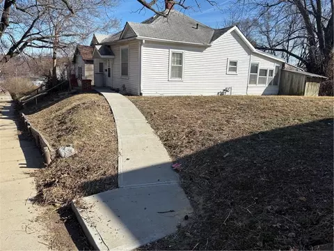 Exterior - 606 Harmon St, Saint Joseph, MO 64504 photo 1 of 3