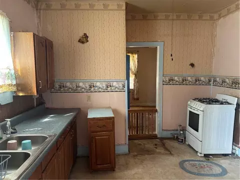 Entry Way - 606 Harmon St, Saint Joseph, MO 64504 photo 1 of 1