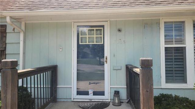 3705 W 71st St, Prairie Village, KS 66208