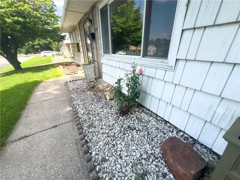 2205 Maple St, Saint Joseph, MO 64507 photo 4