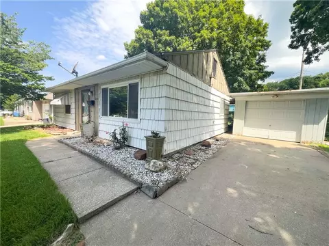 2205 Maple St, Saint Joseph, MO 64507 photo 3