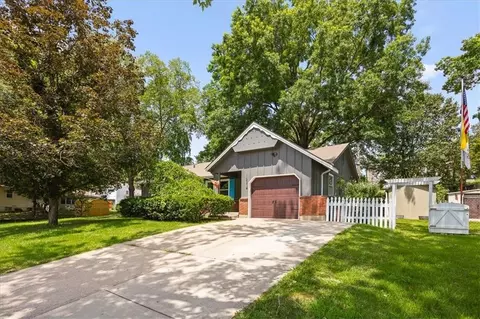 Exterior - 16314 Crackerneck Rd, Independence, MO 64055 photo 3 of 7