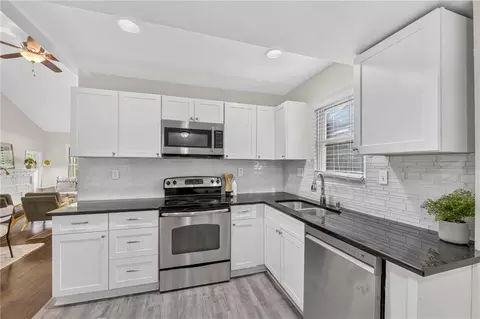 7637 Jefferson St, Kansas City, MO 64114