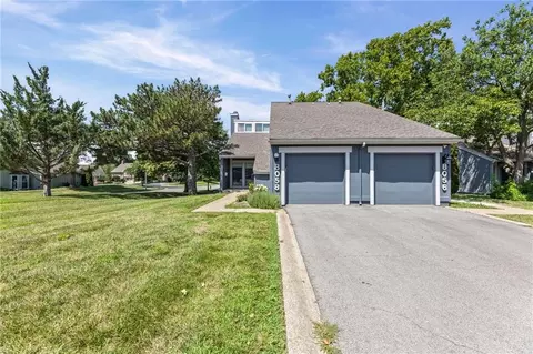 8058 Colony Ln, Lenexa, KS 66215