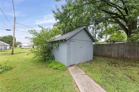 Exterior - 534 E 2nd Ave, Garnett, KS 66032 photo 6 of 8