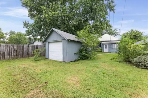 Exterior - 534 E 2nd Ave, Garnett, KS 66032 photo 7 of 8