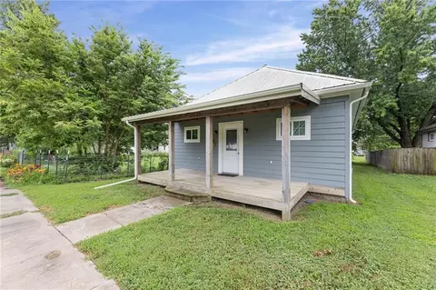 Exterior - 534 E 2nd Ave, Garnett, KS 66032 photo 3 of 8
