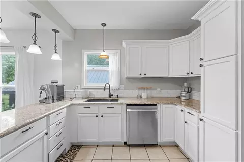 Kitchen - 534 E 2nd Ave, Garnett, KS 66032 photo 2 of 5