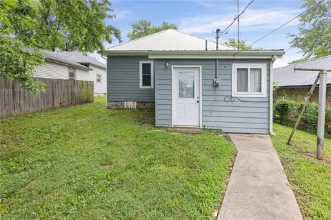 Exterior - 534 E 2nd Ave, Garnett, KS 66032 photo 5 of 8