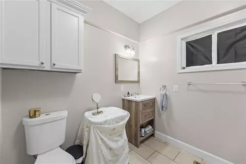 Bath - 534 E 2nd Ave, Garnett, KS 66032 photo 2 of 3