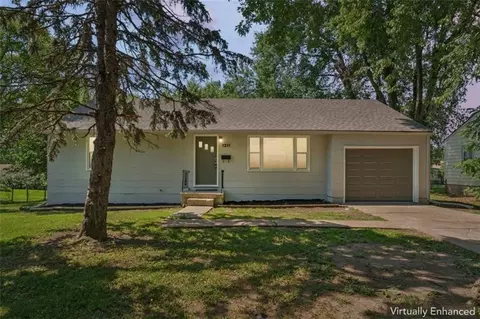 1211 NE 67th Pl, Gladstone, MO 64118