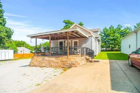 Exterior - 207 W 23rd St, Independence, MO 64055 photo 2 of 7