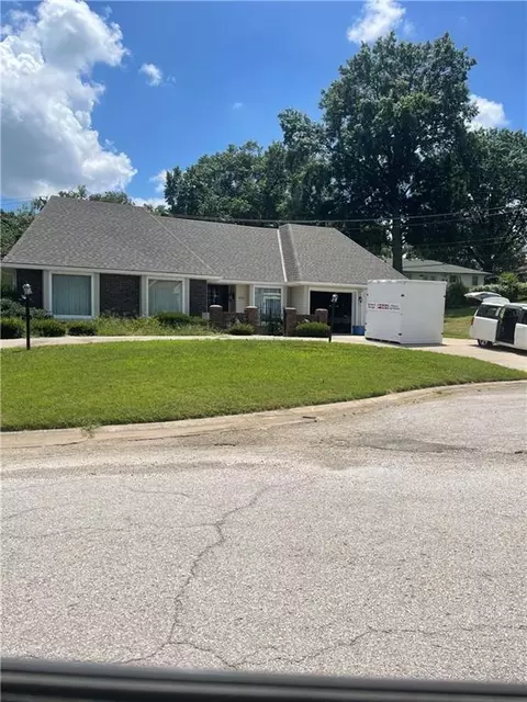 8001 Walker Ave, Kansas City, KS 66112