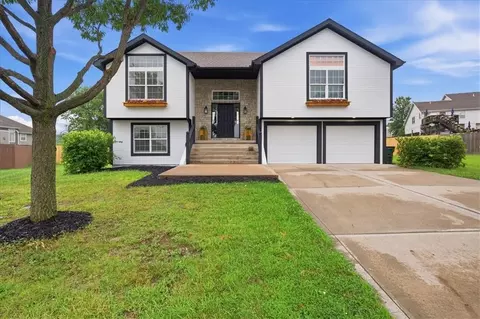 4000 Cades Cv, Leavenworth, KS 66048