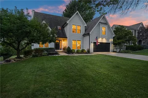 13812 Meadow Ln, Leawood, KS 66224