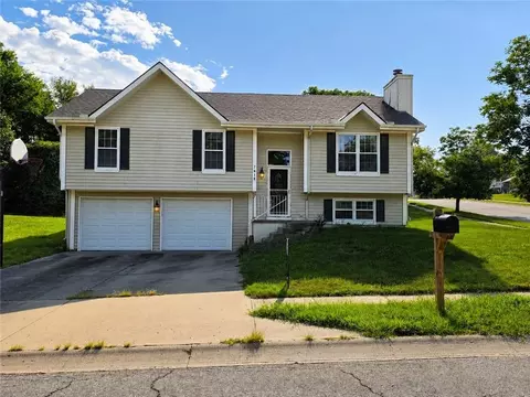 7818 N Amoret Ave, Kansas City, MO 64151
