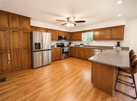 508 Maple Ln, Lansing, KS 66043