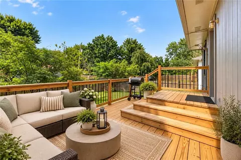 1802 Parkwood Dr, Harrisonville, MO 64701