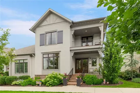 5207 Meadowbrook Pkwy, Prairie Village, KS 66207