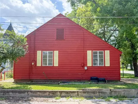 Exterior - 401 E Broadway St, Iola, KS 66749 photo 4 of 8