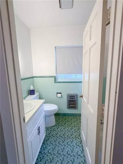Bath - 401 E Broadway St, Iola, KS 66749 photo 1 of 4