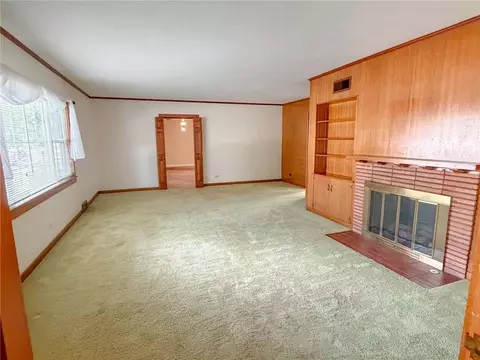 Living - 401 E Broadway St, Iola, KS 66749 photo 1 of 11