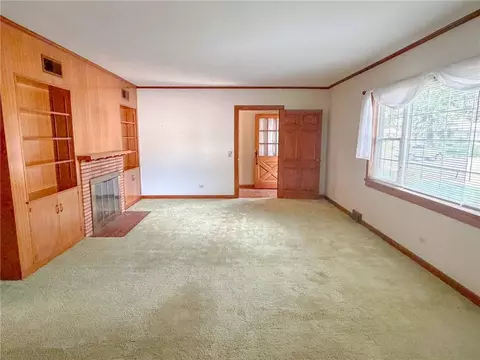 Living - 401 E Broadway St, Iola, KS 66749 photo 5 of 11
