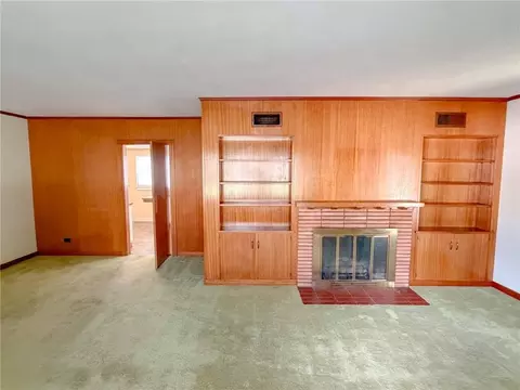 Living - 401 E Broadway St, Iola, KS 66749 photo 2 of 11