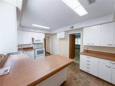 Kitchen - 401 E Broadway St, Iola, KS 66749 photo 4 of 6