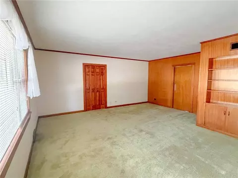 Living - 401 E Broadway St, Iola, KS 66749 photo 4 of 11