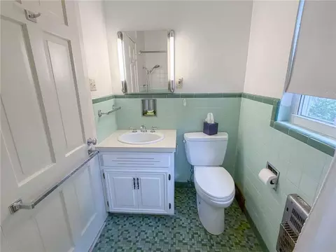Bath - 401 E Broadway St, Iola, KS 66749 photo 3 of 4