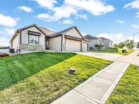 4805 NE 88th St, Kansas City, MO 64156