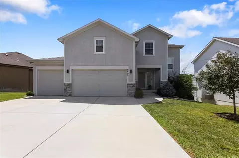 8492 Valley Spring Dr, De Soto, KS 66018