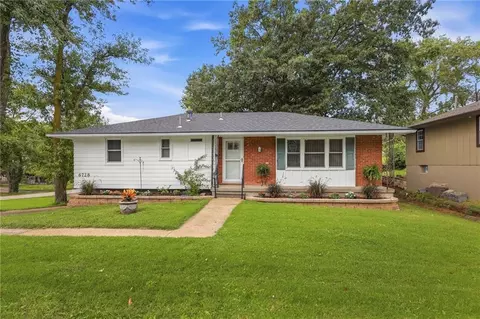 6728 Manchester Ave, Kansas City, MO 64133