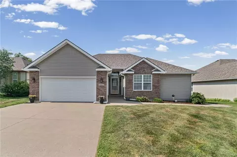 1911 Country Ridge Dr, Warrensburg, MO 64093