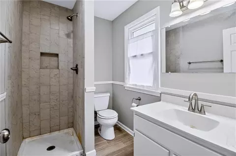 Bath - 15 Circle Dr, Warrensburg, MO 64093 photo 2 of 3